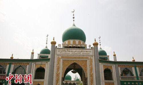 中国最大的清真寺在哪里,中国现存最大的伊斯兰清真寺图1